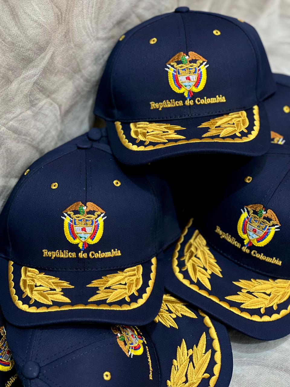 Vista 5 de Gorra Colombia Dios y Patria - COLOR: Negro